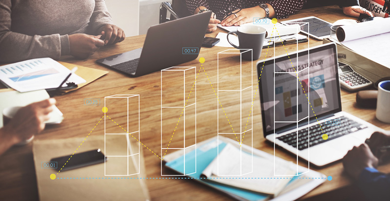 mesa de trabalho com um planejamento de projeto