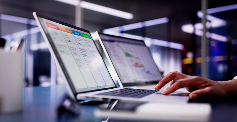 computador moderno executando um plano de projeto